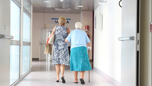 senior-citizens-1461424_1280.jpg